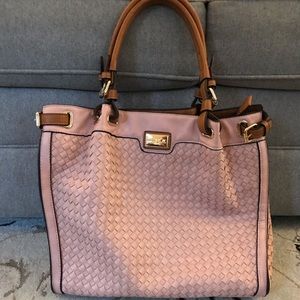 Good sturdy bag.. beautiful